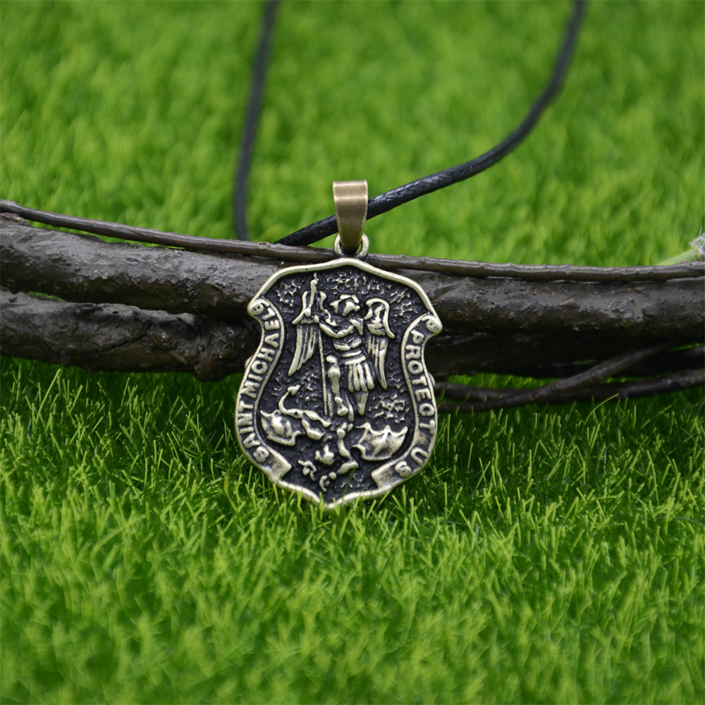 Pingente de proteção de michae - Cuban Link Chain 12Mm avaliação e preço